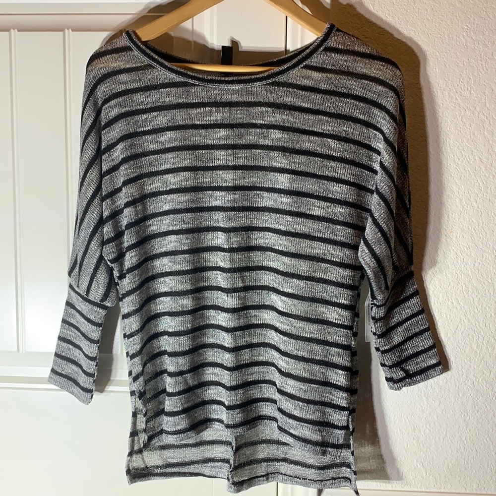 Nollie by pacsun small stripes glittery top color gray and black.